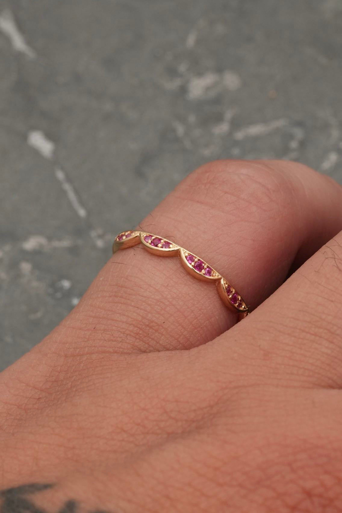 Anillo con Swarovski fucsia 1.2gr / TALLA 7 1/4 / Oro Amarillo Nac B