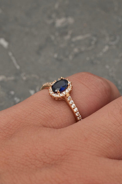 Solitario con swarovski azul y blanco 2.2gr / Talla 7 — Oro Amarillo