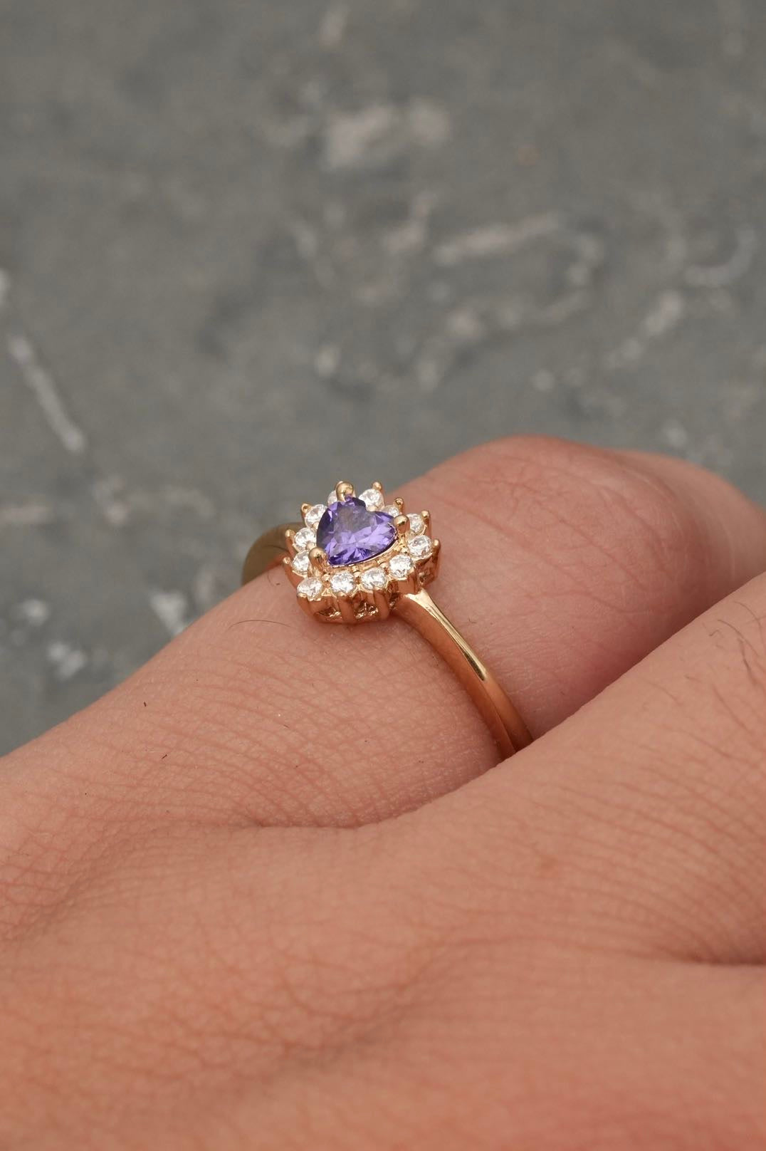 Solitario corazon con swarovski morado y blanco 2.4gr / TALLA 7 1/4 / Oro Amarillo Nac B