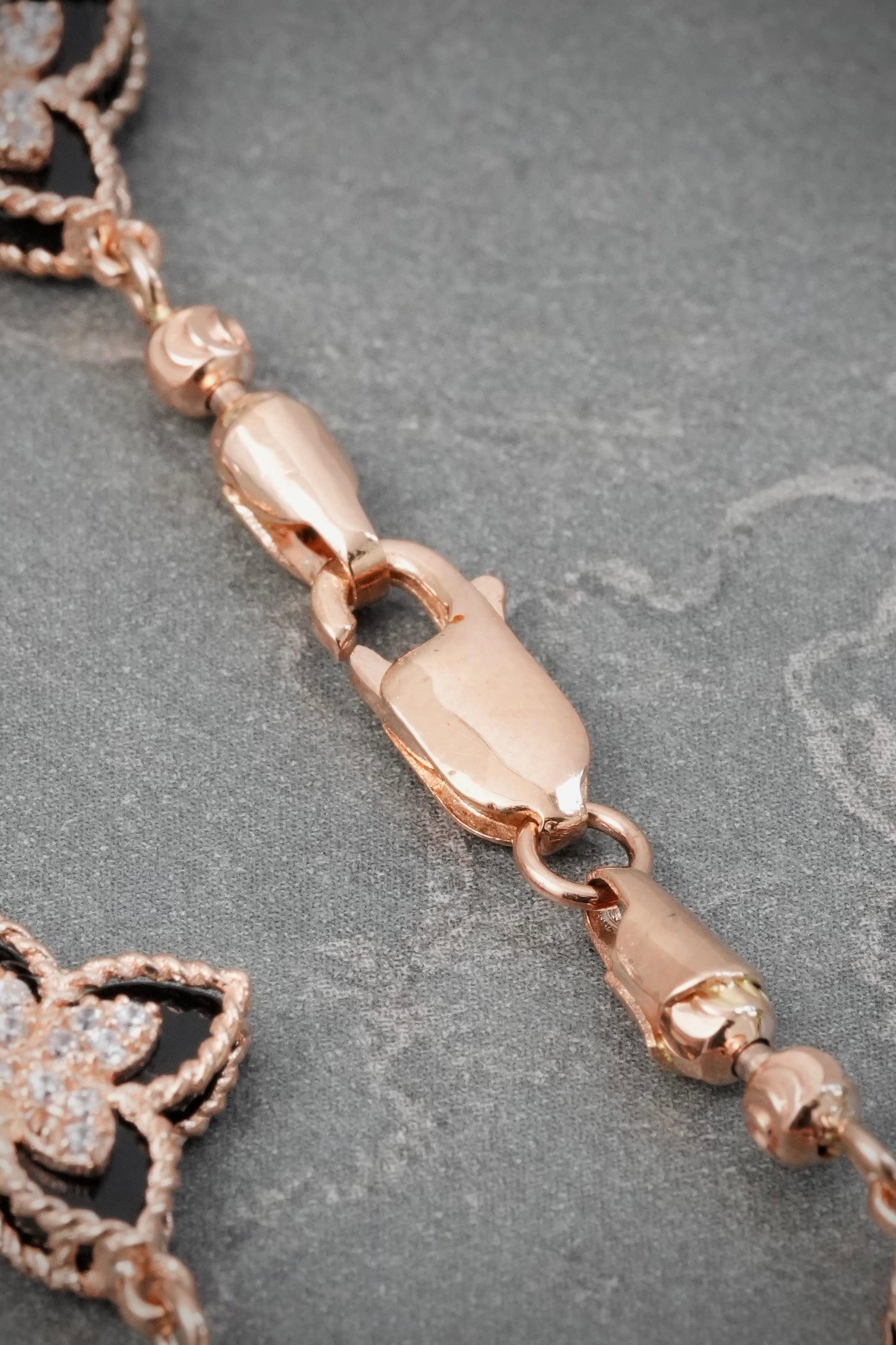 Pulso Lucky Clover con Swarovski Blanco 9.2gr / 19cm / 13.8mm — Oro Rosado