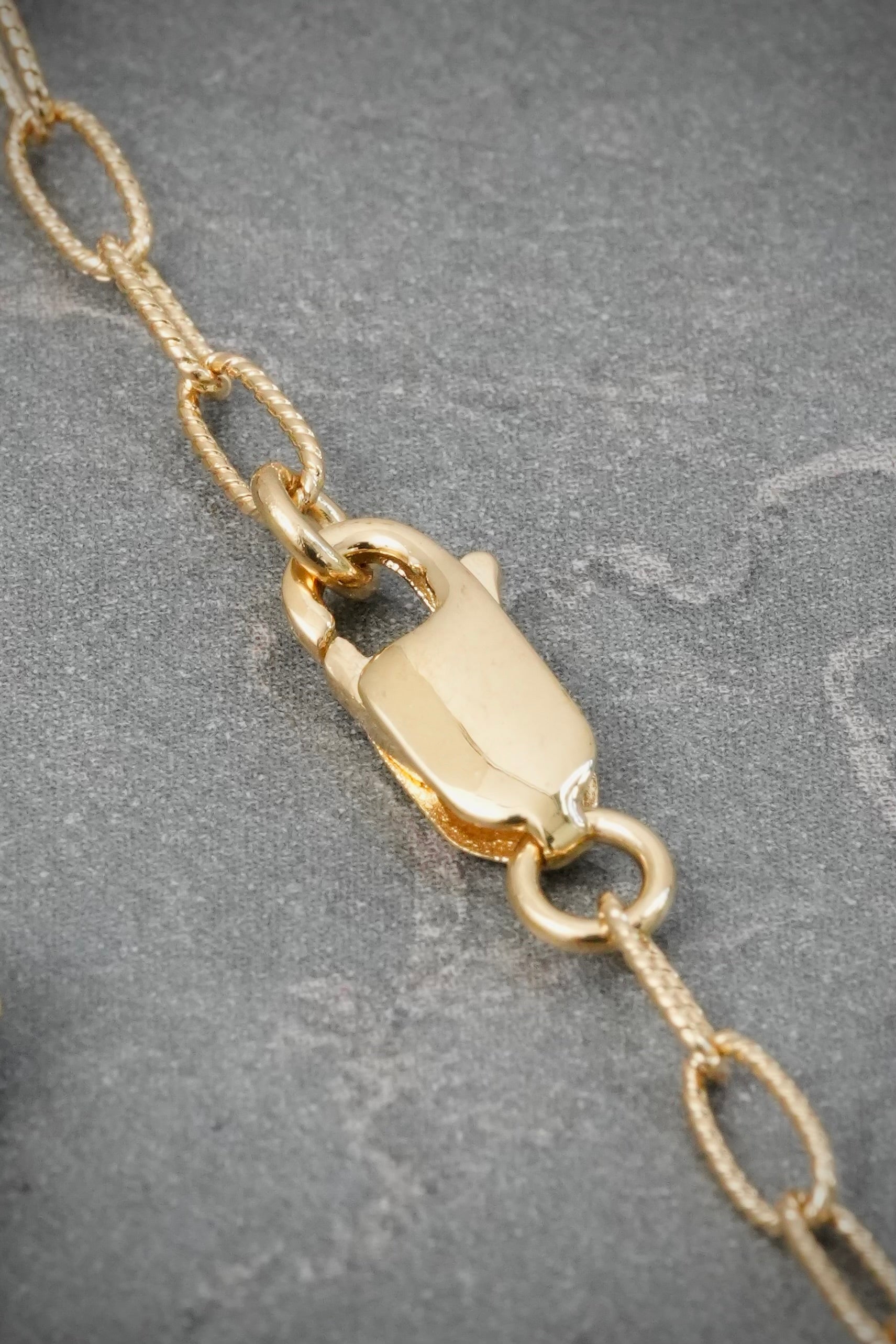 Pulso Lucky Clover Piedra Verde 8.3gr / 19cm / 13.9mm — Oro Amarillo