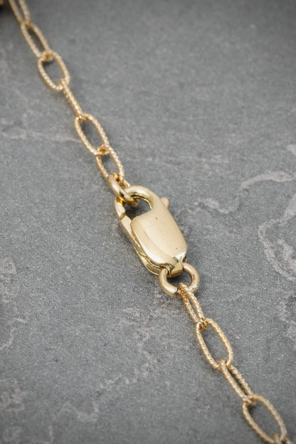 Pulso Lucky Clover con Piedra Negra 8.6gr / 19.5cm / 13.9mm — Oro Amarillo