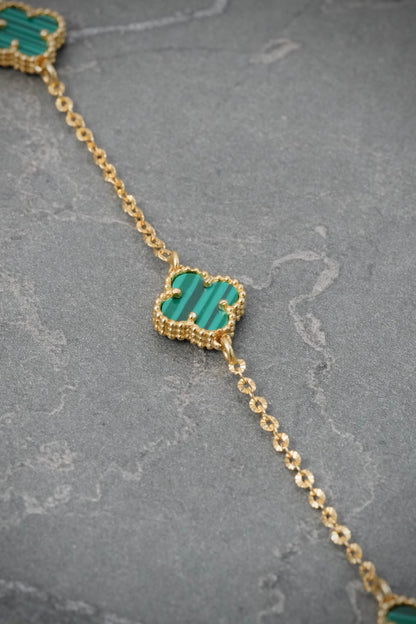 Pulso Lucky Clover con Piedra Verde 4.1gr / 18.5cm / 9.8mm — Oro Amarillo