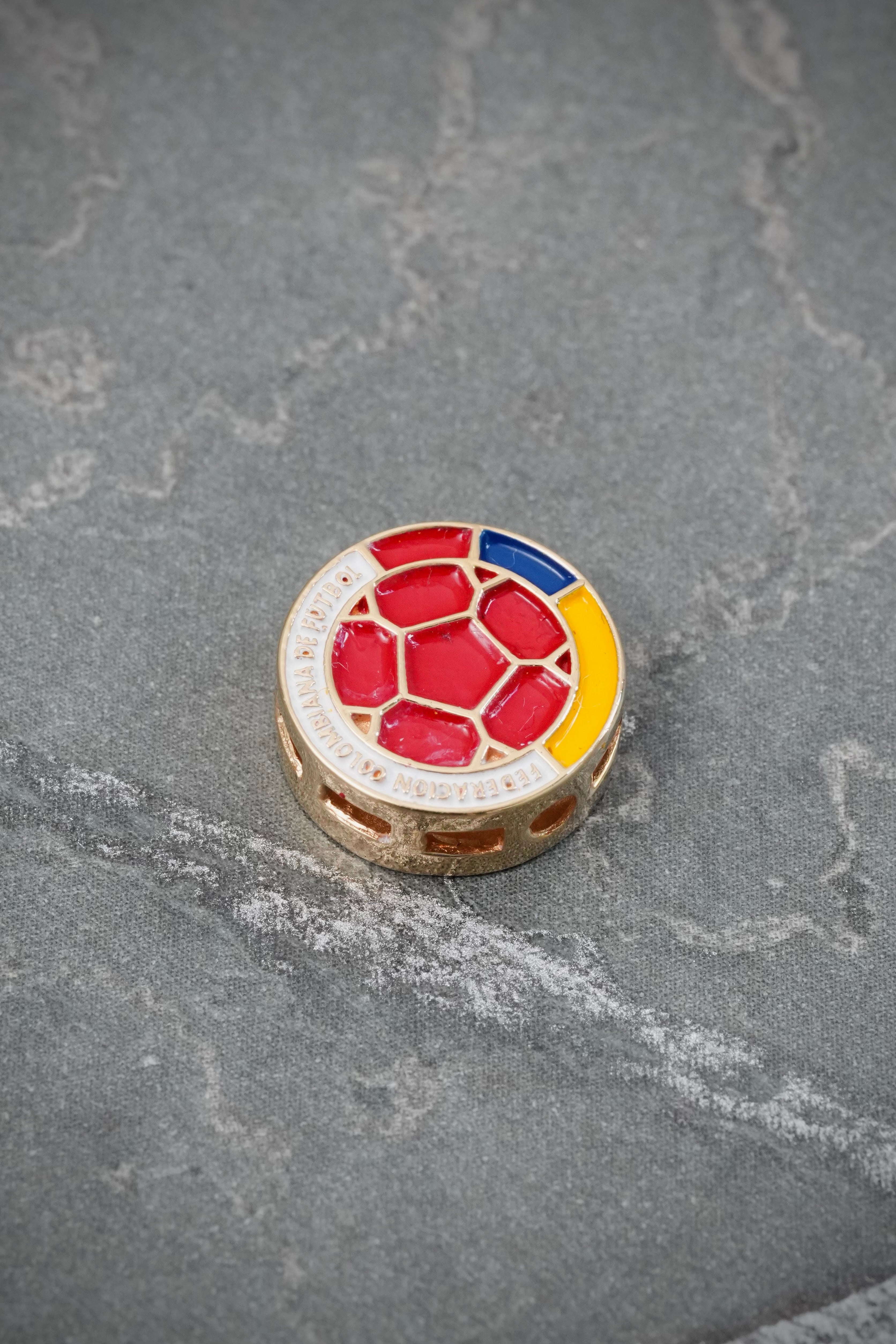 Herraje Selección Colombia 2.5gr / 1.1cm / 11.8mm — Oro Amarillo