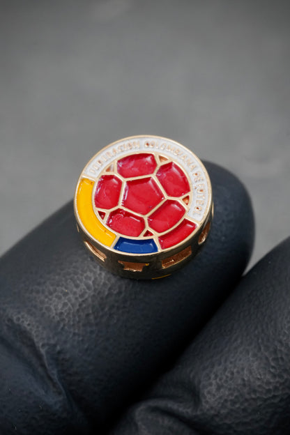 Herraje Selección Colombia 2.5gr / 1.1cm / 11.8mm — Oro Amarillo