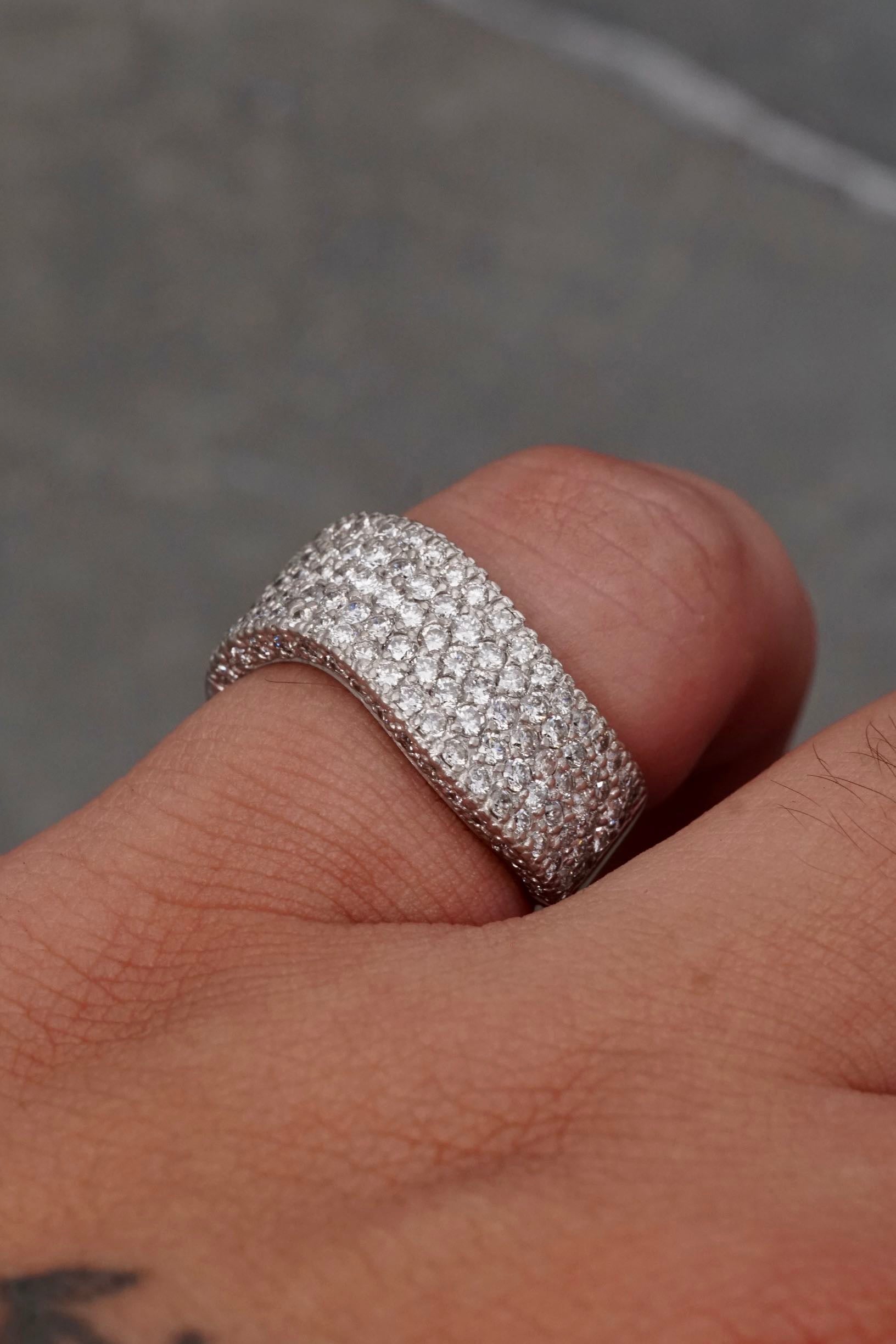 Anillo con 120pts de diamantes 9.15gr / TALLA 6 1/4 / Oro Blanco (Joya) M