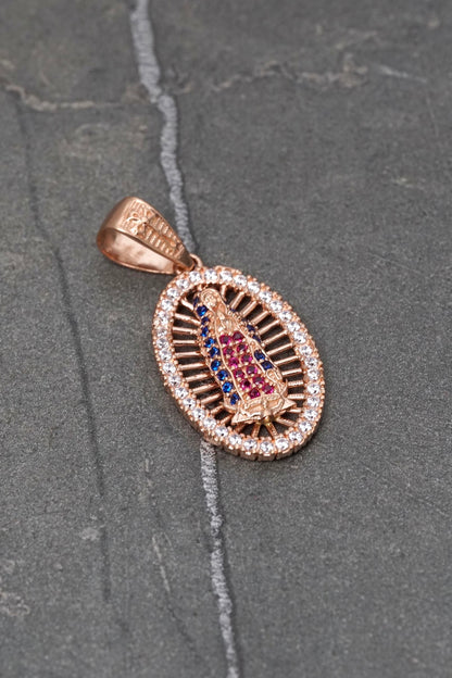 Dije virgen de guadalupe con swarovski multicolor 3.4gr / Largo 3.2cm — Oro Rosado