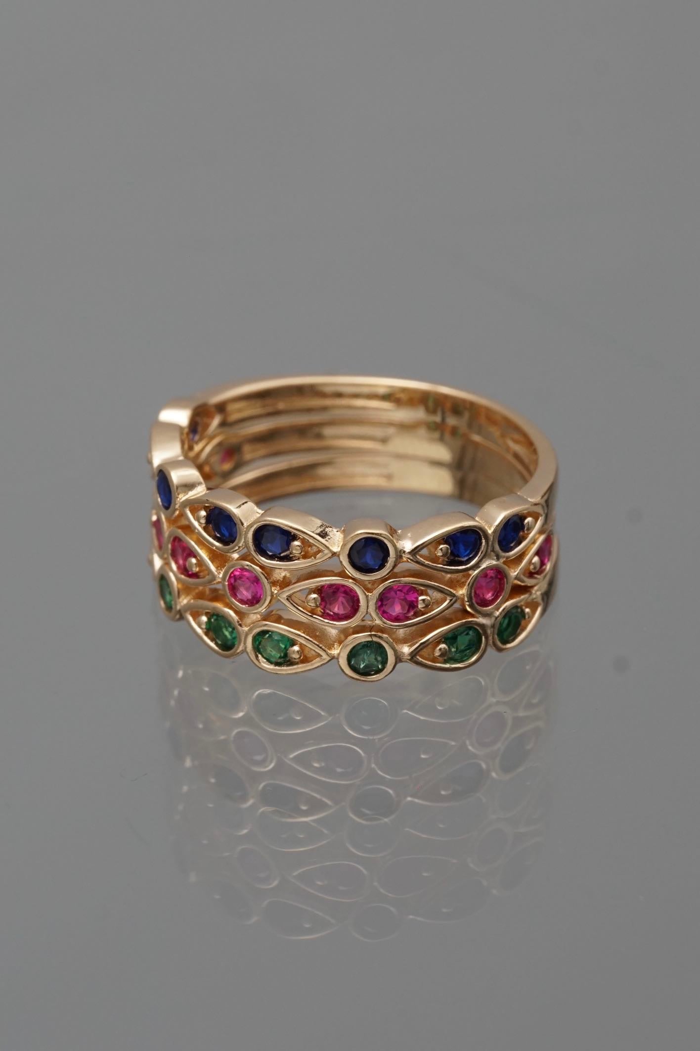Anillo con swarovski multicolor 5.05gr / Talla 6 / Oro Amarillo Nac*