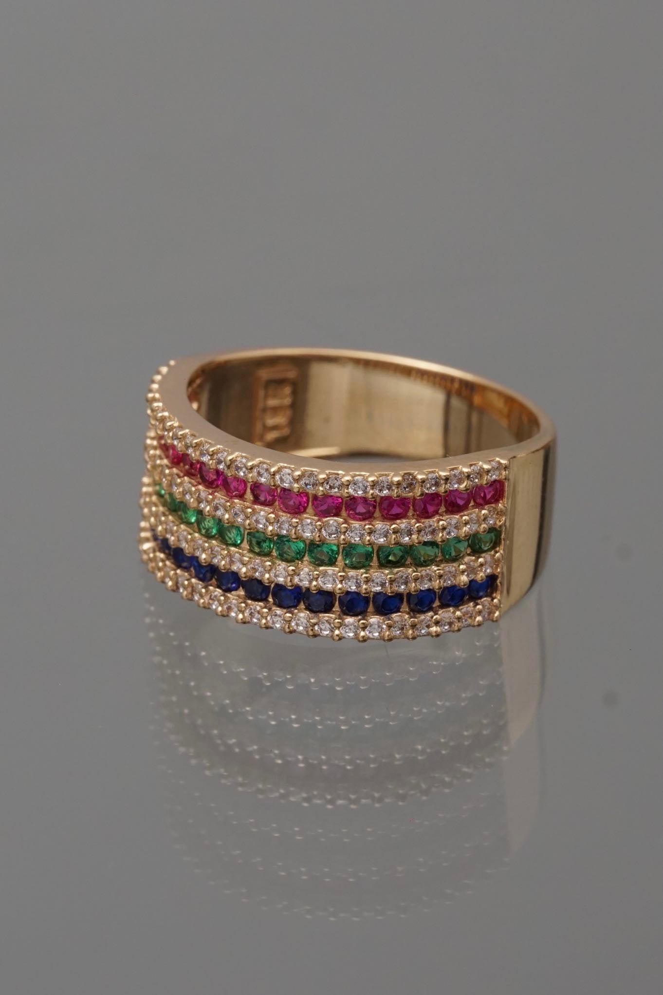 Anillo con swarovski multicolor 5.45gr / Talla 6 1/2 / Oro Amarillo Nac*