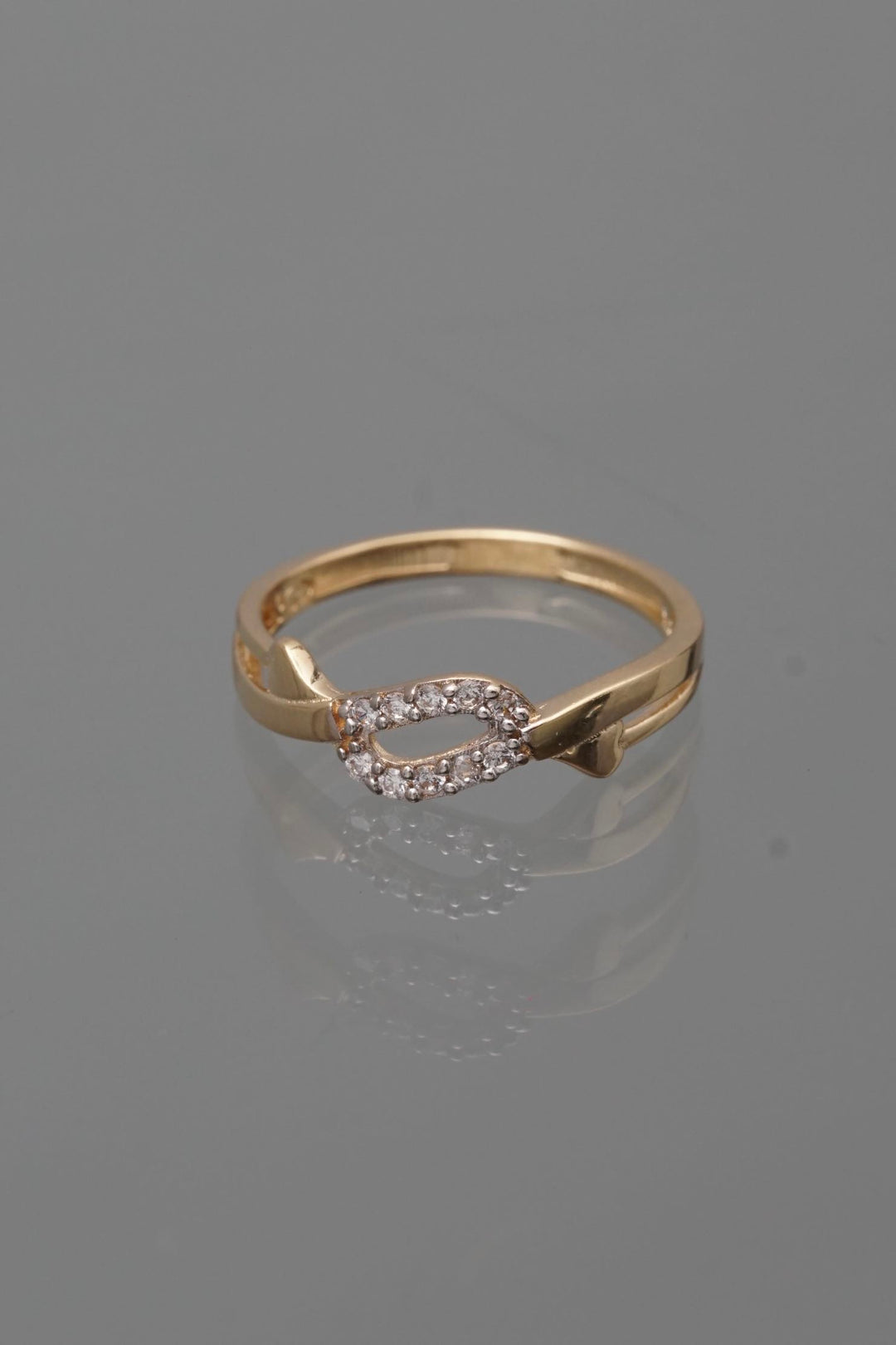 Anillo con swarovski blanco 1.7gr / Talla 5 3/4 — Oro Amarillo
