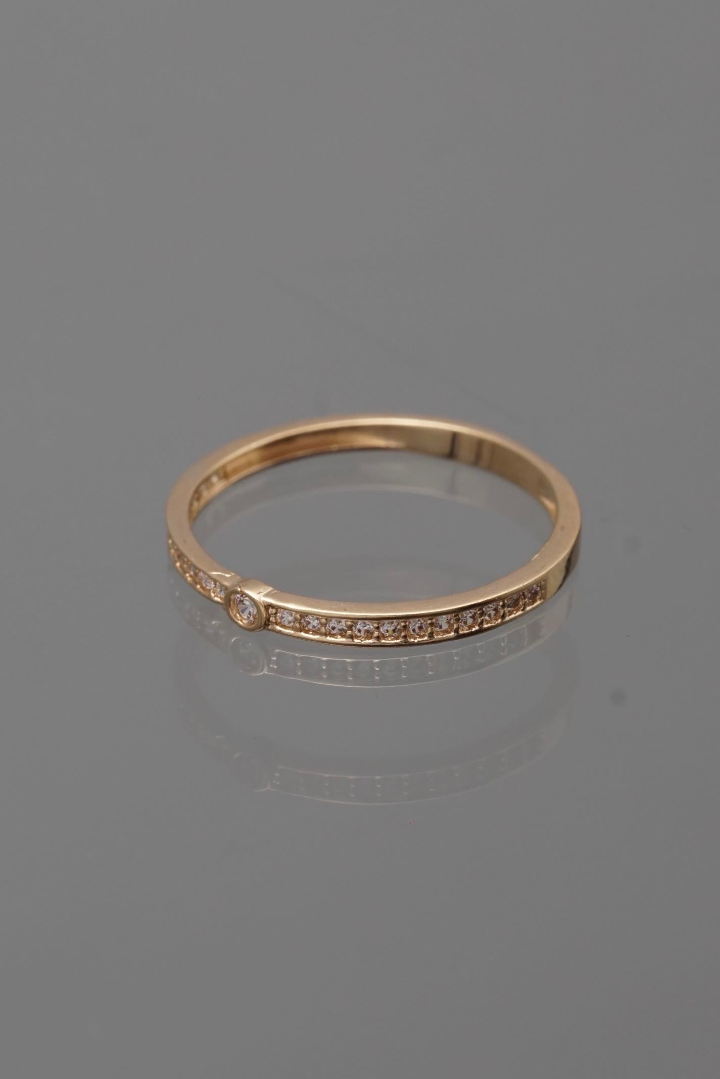 Anillo con swarovski blanco 1.35gr / Talla 7 1/4 / Oro Amarillo Nac*