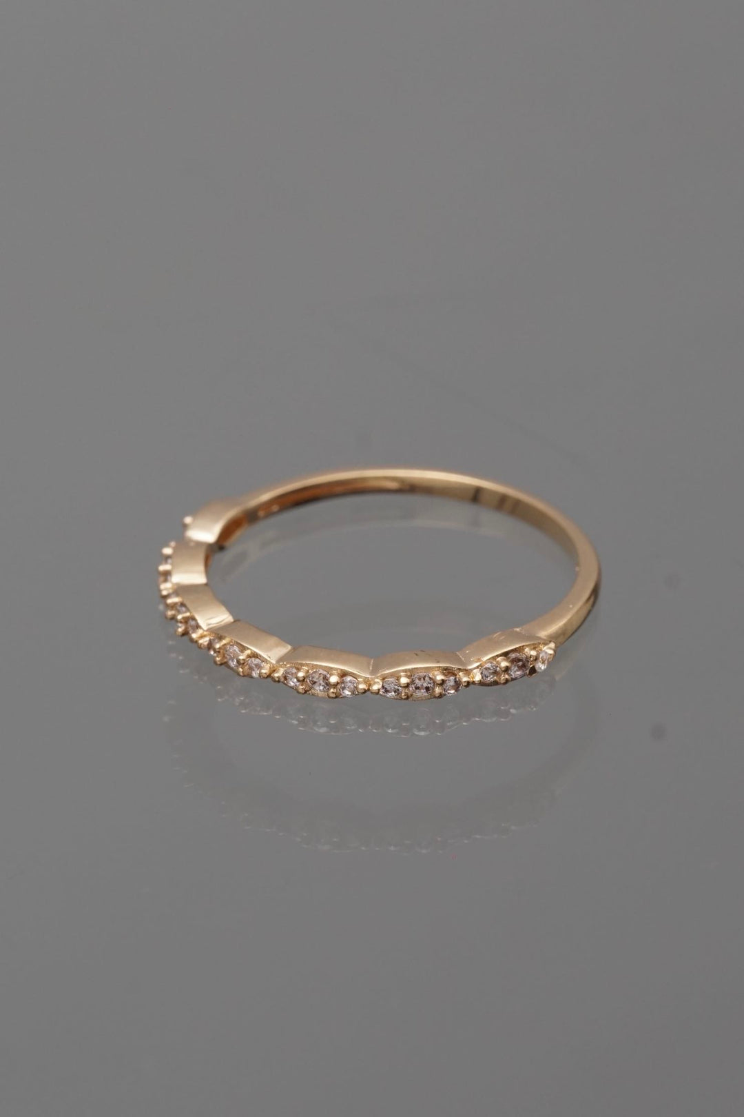 Anillo con swarovski blanco 1.5gr / Talla 7 3/4 — Oro Amarillo