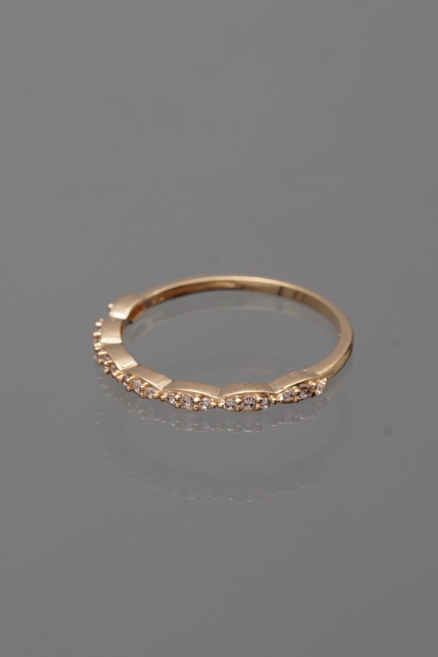 Anillo con swarovski blanco 1.5gr / Talla 7 3/4 / Oro Amarillo Nac*