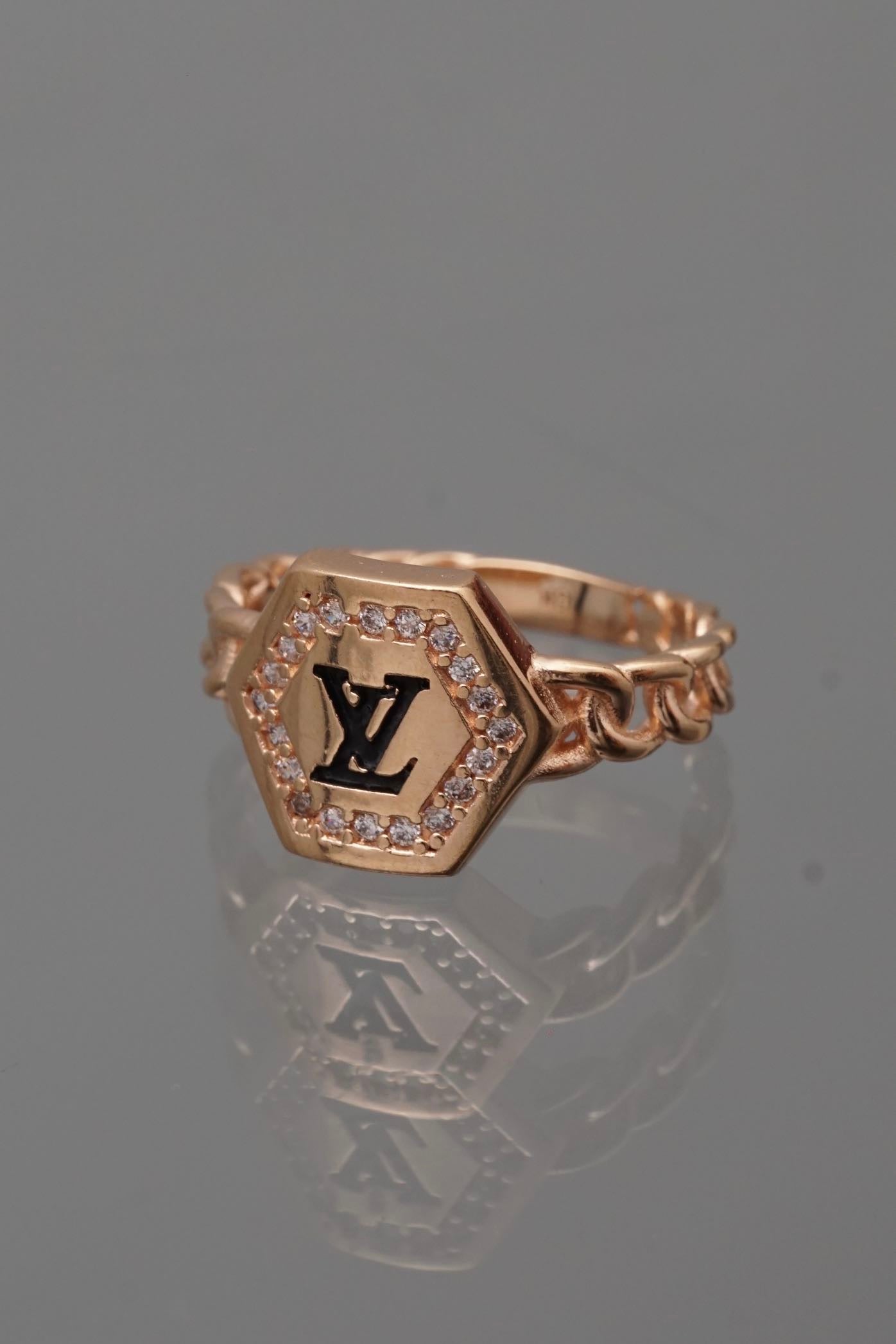 Anillo lv con swarovski blanco 3.7gr / Talla 6 / Oro Rosado Nac*