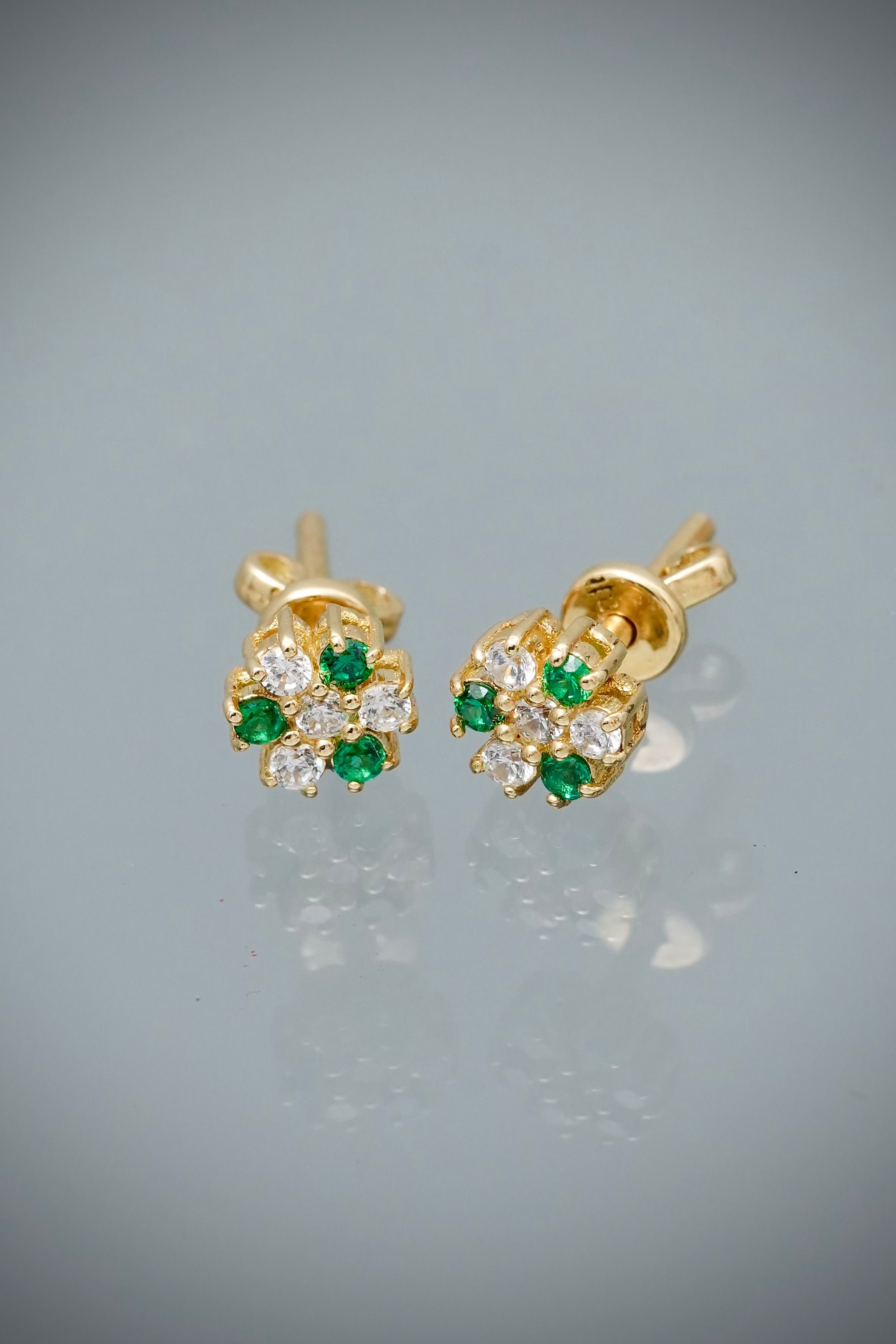 Topos flor con swarovski verde y blanco 1.55gr / Largo 0.5cm — Oro Amarillo