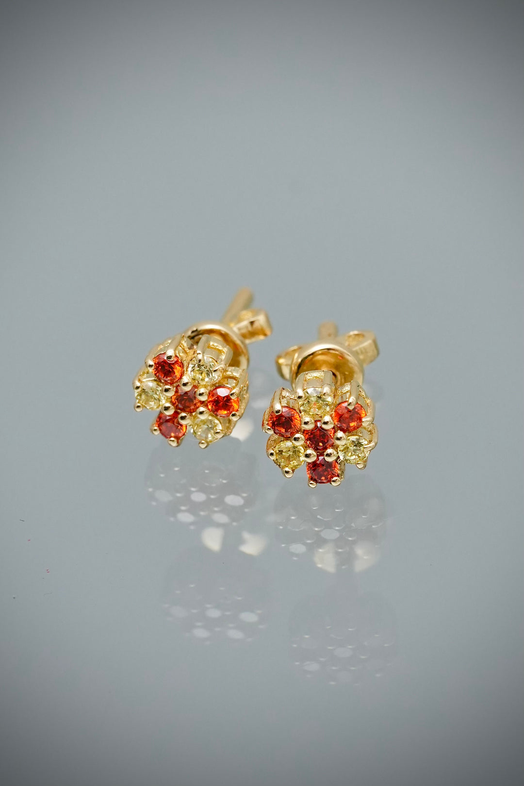 Topos flor con swarovski naranja y amarillo 1.6gr / Largo 0.5cm — Oro Amarillo