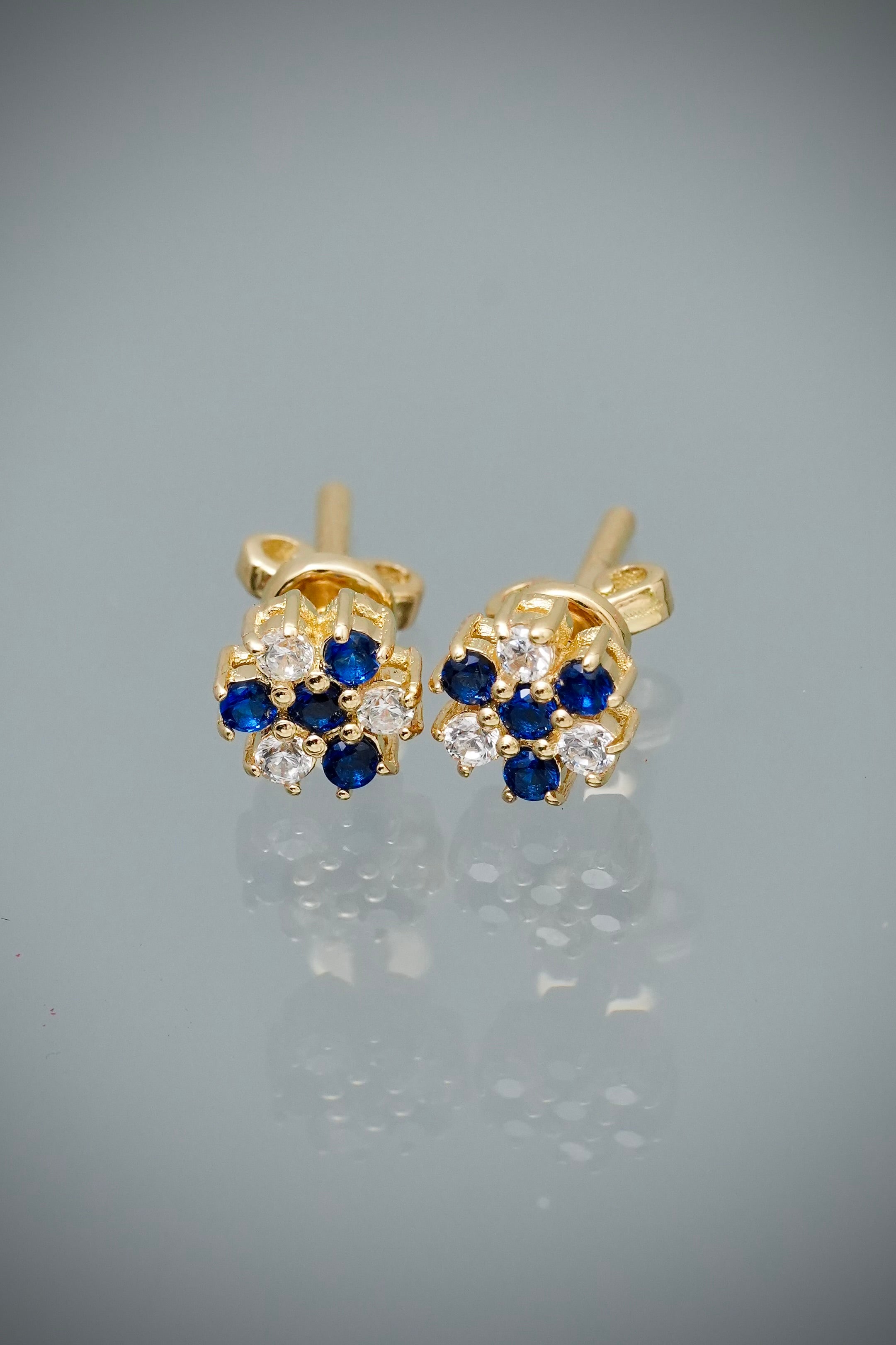Topos flor con swarovski azul y blanco 1.55gr / Largo 0.5cm — Oro Amarillo
