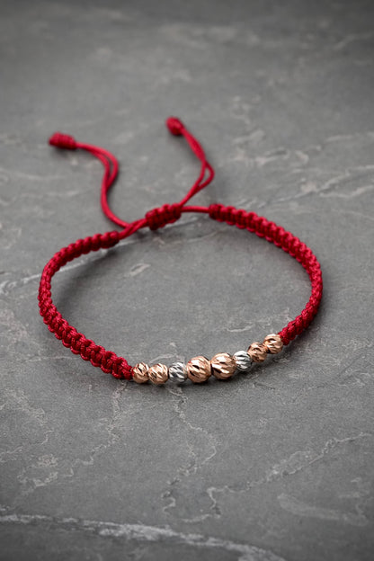 Pulsera en hilo vino tinto con bolas diamantadas 0.75gr — Dos Oros
