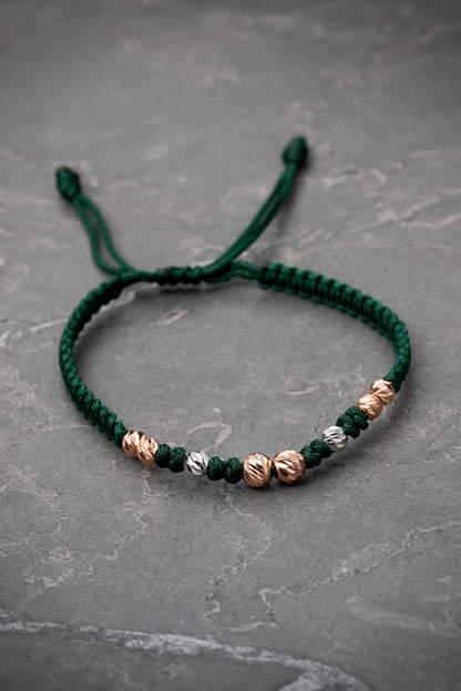 Pulsera en hilo verde con bolas diamantadas 0.75gr — Dos Oros