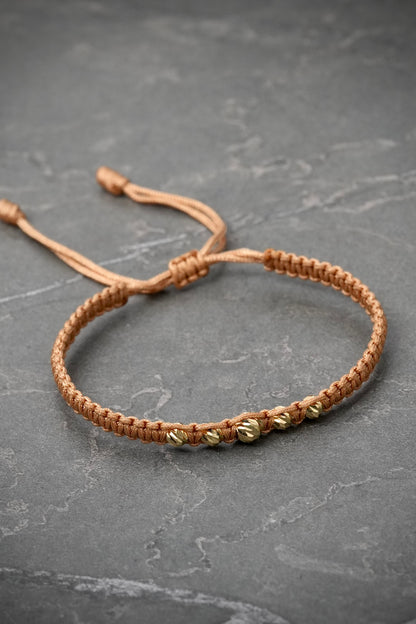 Pulsera en hilo beige con bolas diamantadas 0.45gr / Oro Amarillo (Joya) M