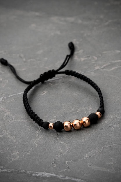 Pulsera hilo negro con bolas lisas 0.75gr — Oro Rosado