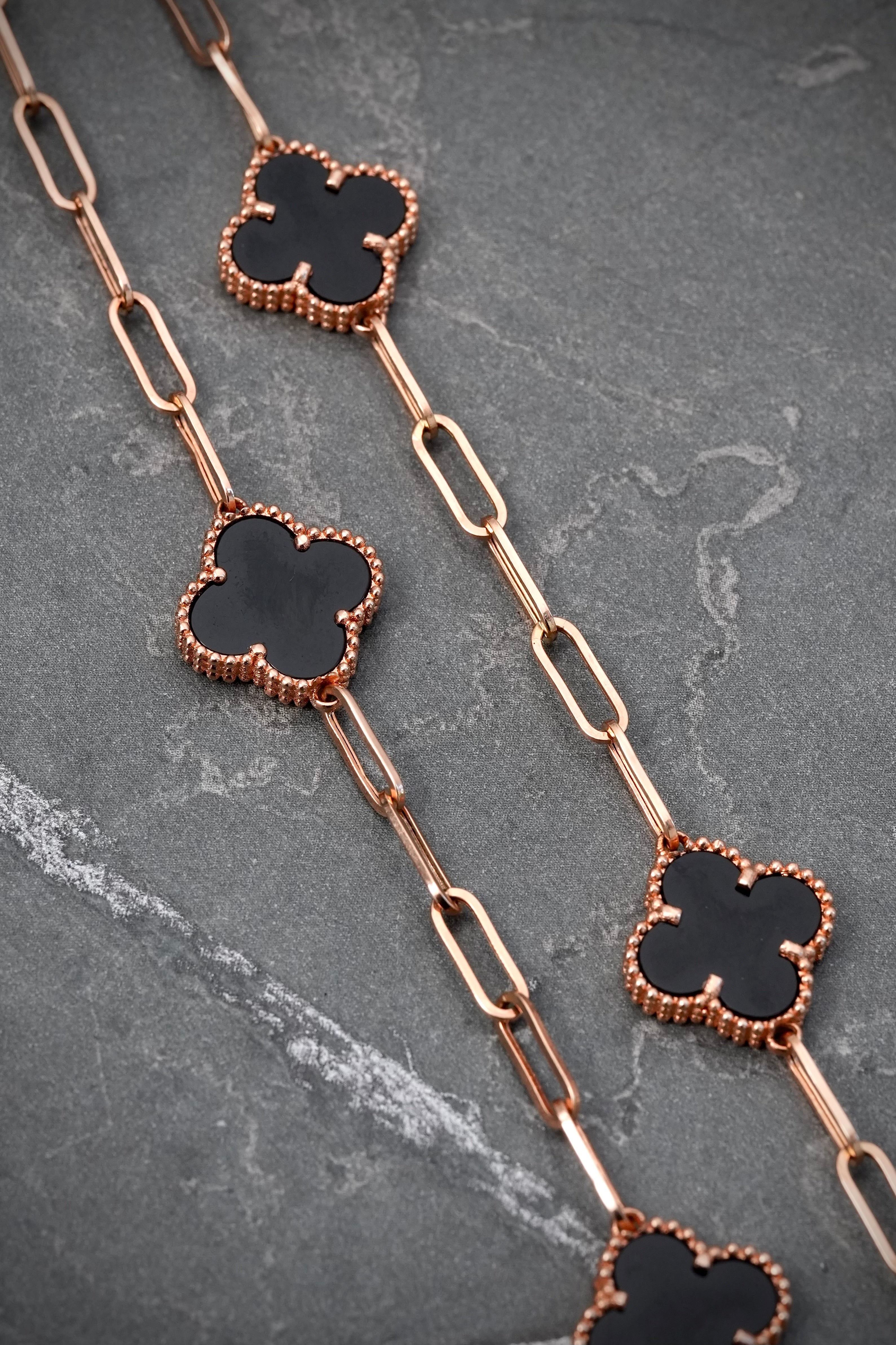 Cadena lucky clover piedra negra 15.3gr / Largo 50cm / Oro Rosado italy cte B