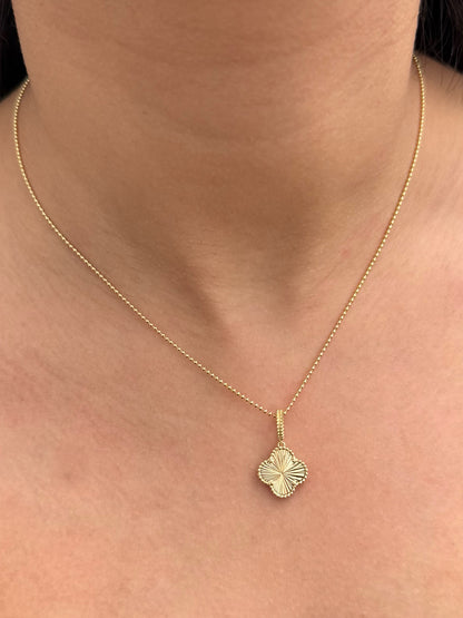 Dije Lucky Clover Diamantado 3.05gr / 2.3cm / 14mm — Oro Amarillo