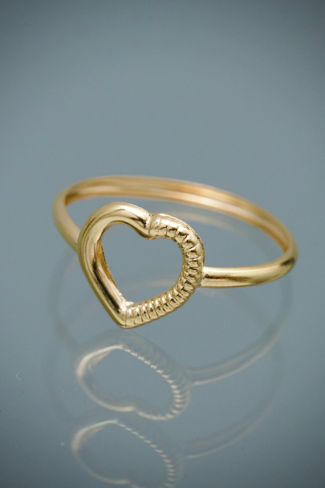 Anillo Corazon 0.55gr / Talla 8 — Oro Amarillo