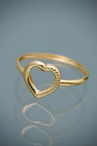 Anillo Corazon 0.6gr / Talla 9 — Oro Amarillo