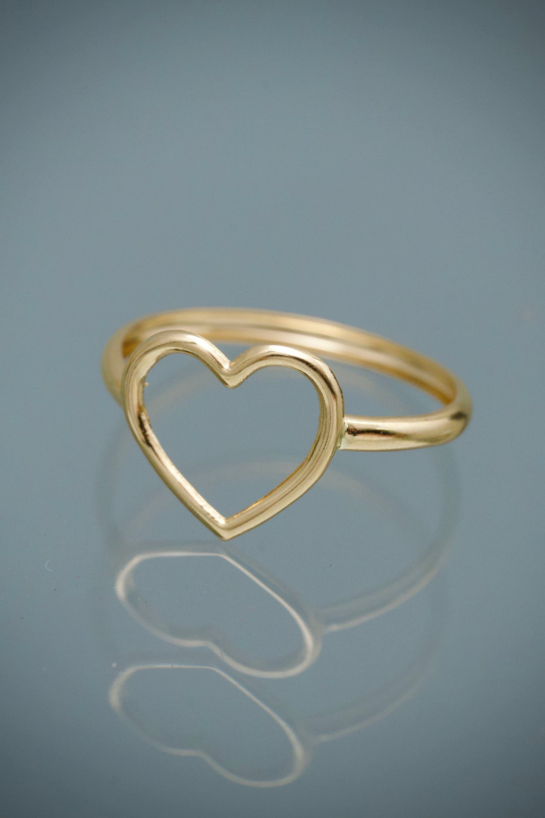 Anillo Silueta Corazon 0.55gr / Talla 6 1/2 — Oro Amarillo