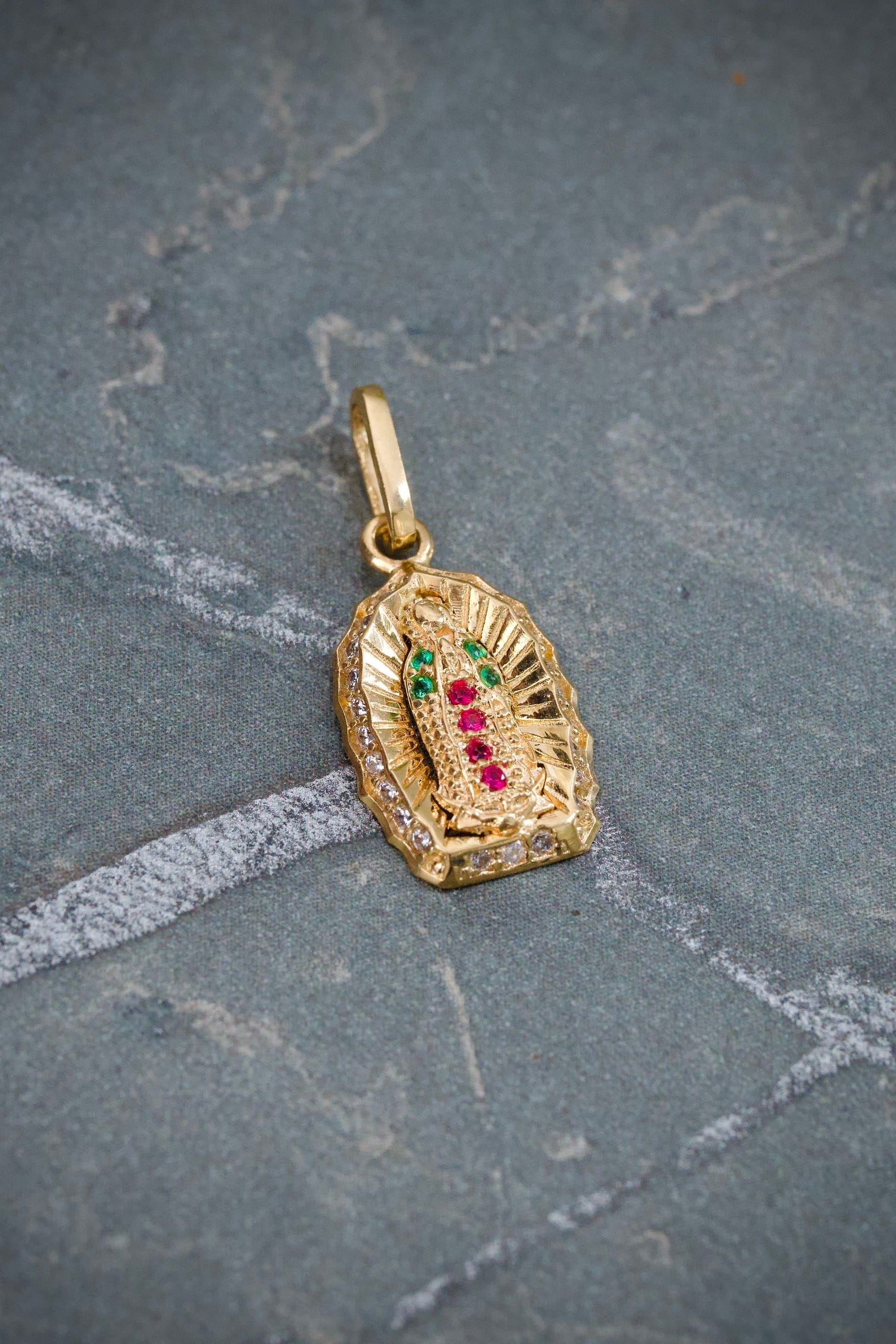 Dije Virgen de Guadalupe con Swarovski 1.25gr / 2.1cm / 9.6mm — Oro Amarillo