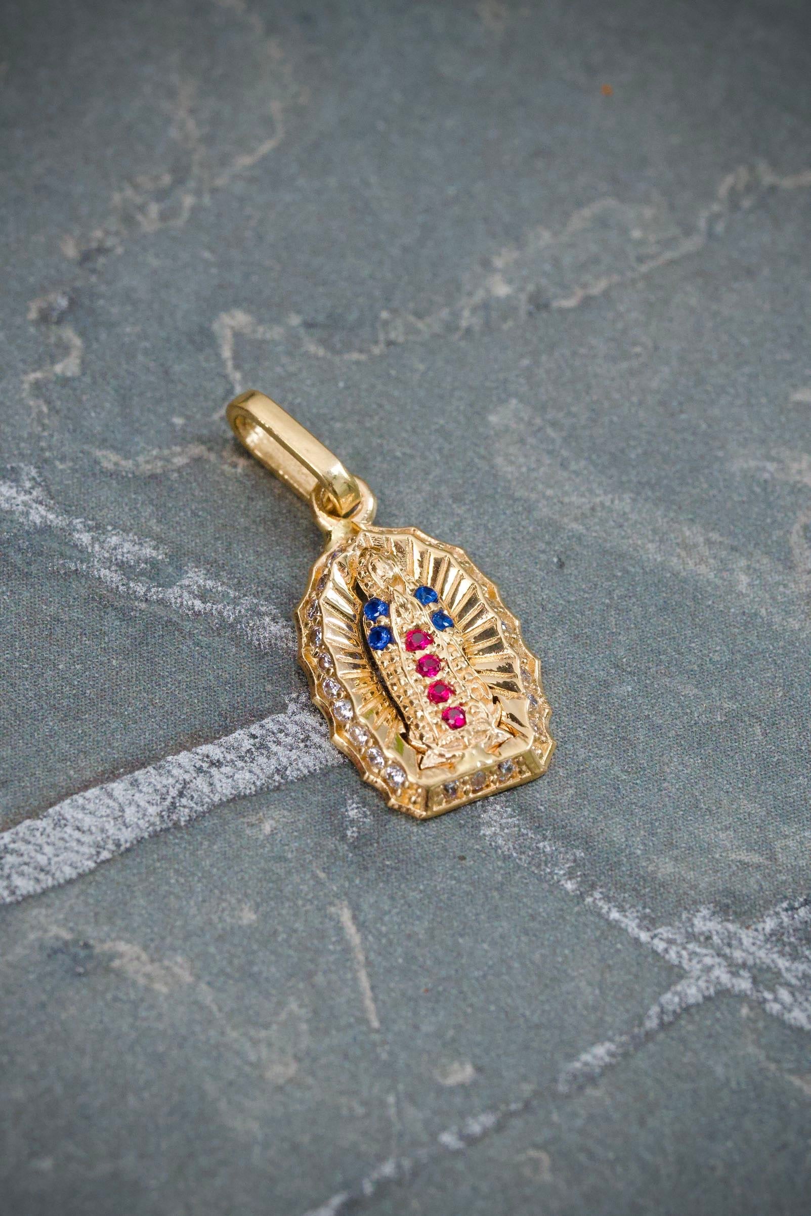 Dije Virgen de Guadalupe con Swarovski 1.35gr / 2.1cm / 9.8mm — Oro Amarillo