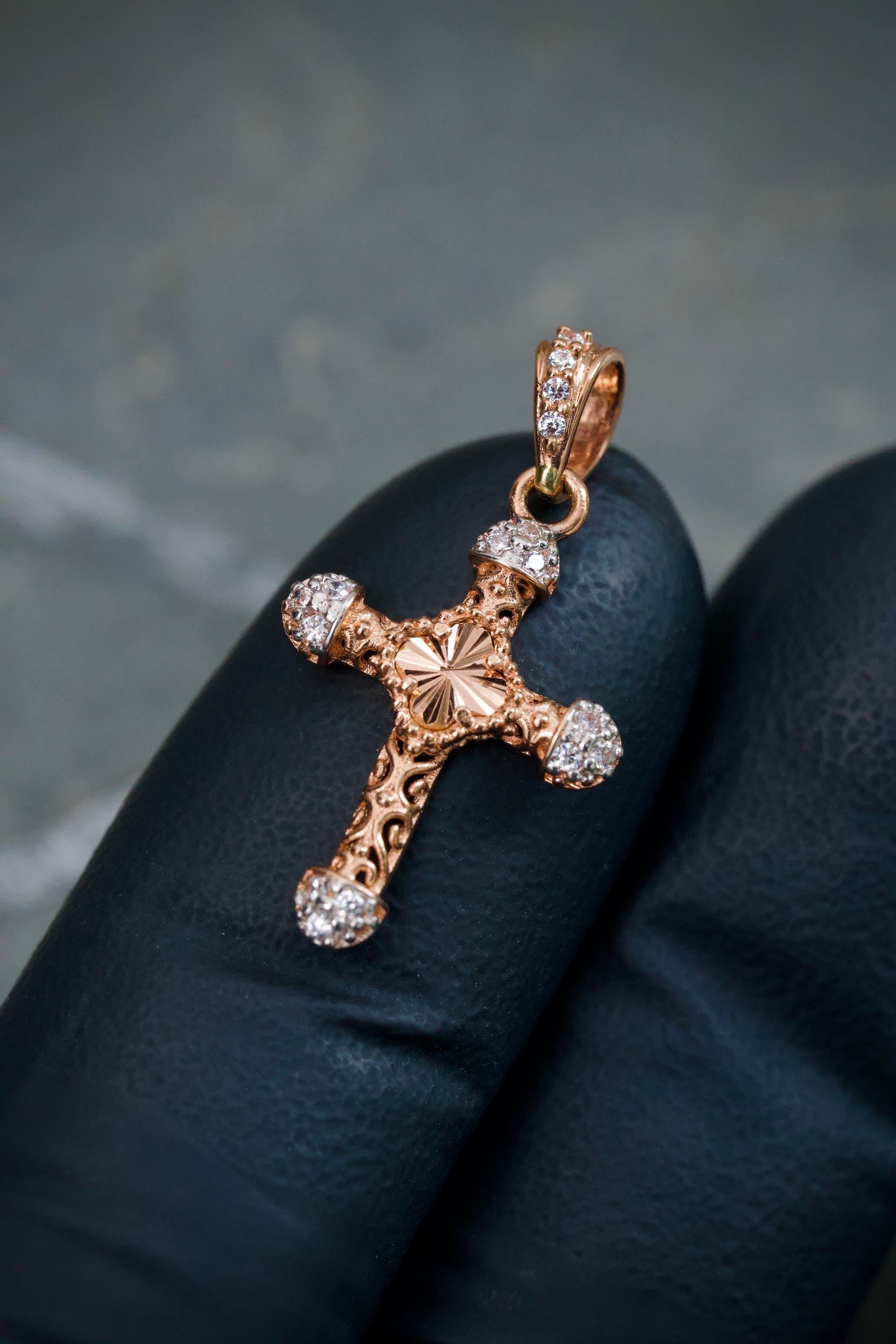 Dije Cruz con Swarovski Blanco 1.25gr / 2.4cm / 13.6mm — Oro Rosado