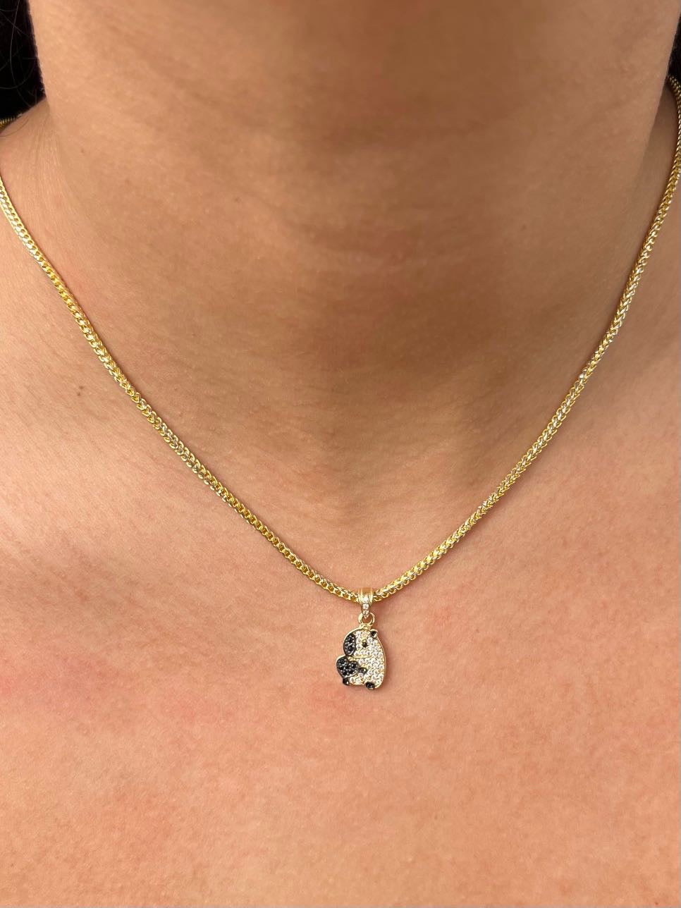 Dije capibara con swarovski negro y blanco 1.45gr / Largo 1.8cm — Oro Amarillo