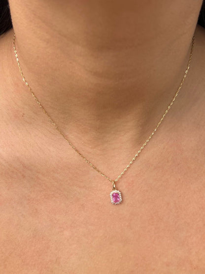 Dije con swarovski rosado y blanco 0.9gr / Largo 1.5cm / Oro Amarillo Nac B