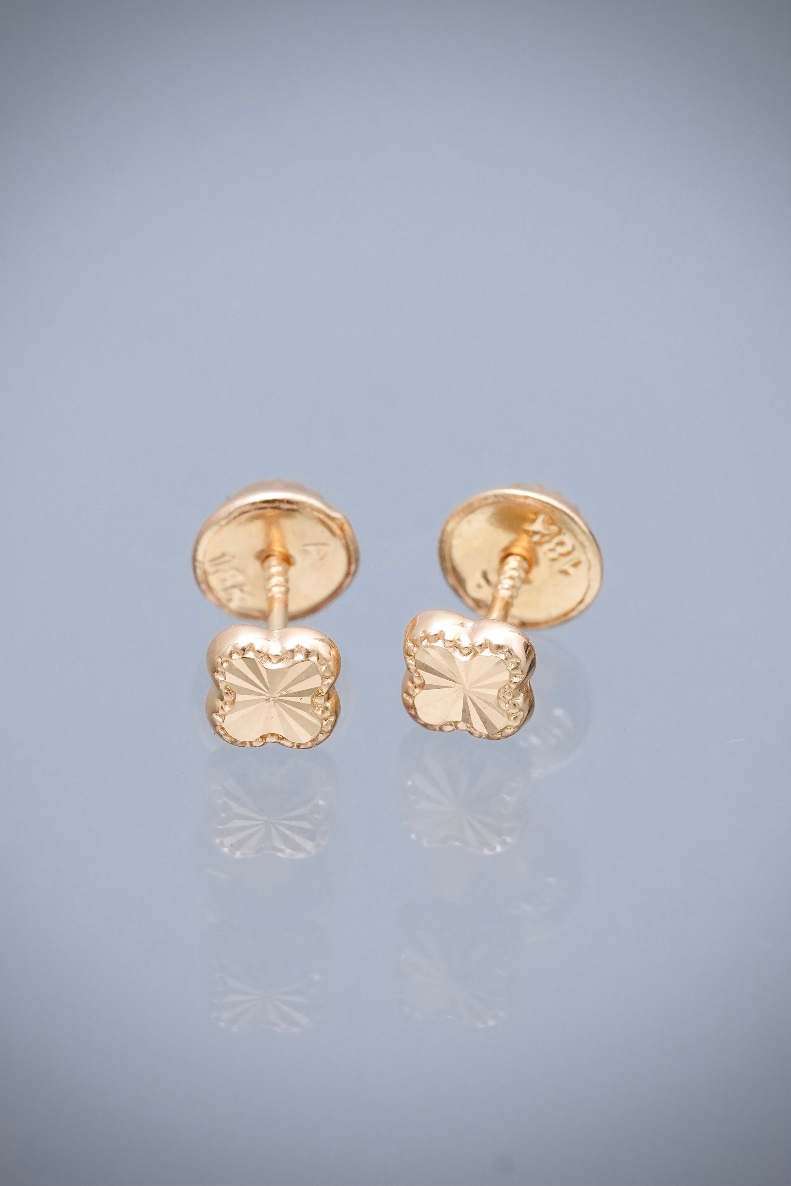 Topos lucky clover diamantados 0.5gr / Largo 0.4cm — Oro Amarillo