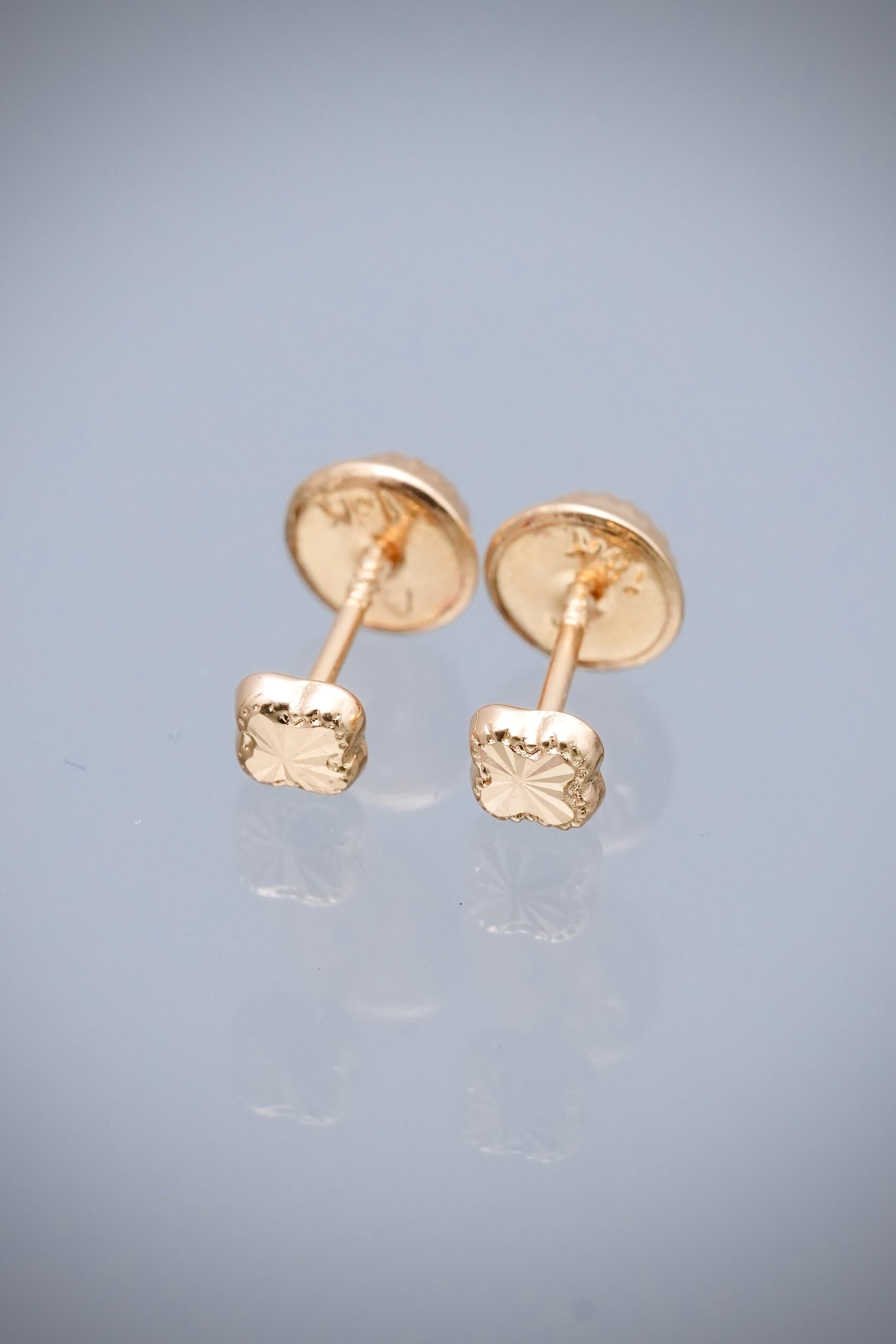 Topos lucky clover diamantados 0.4gr / Largo 0.3cm — Oro Amarillo