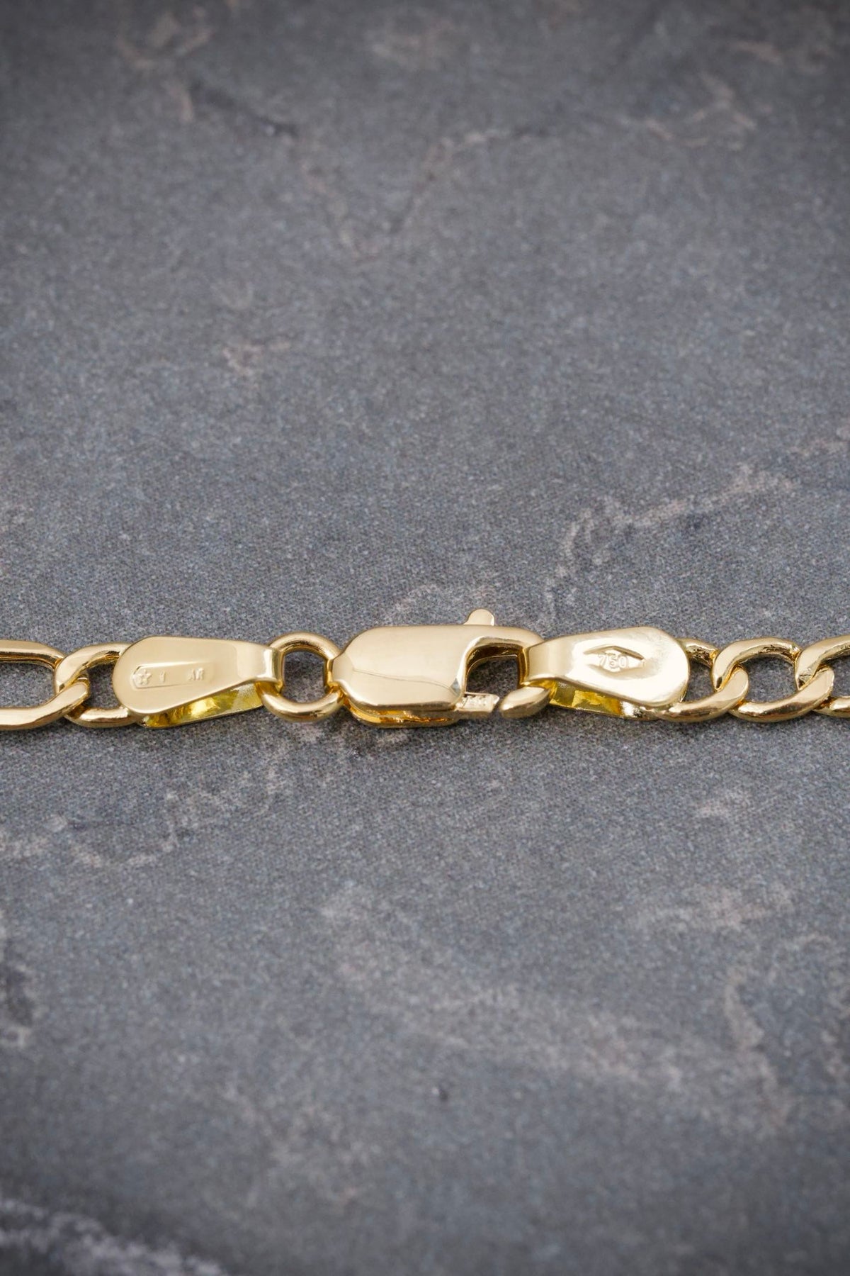 Cadena Figaro 4.5gr / 60cm / 3.4mm — Oro Amarillo