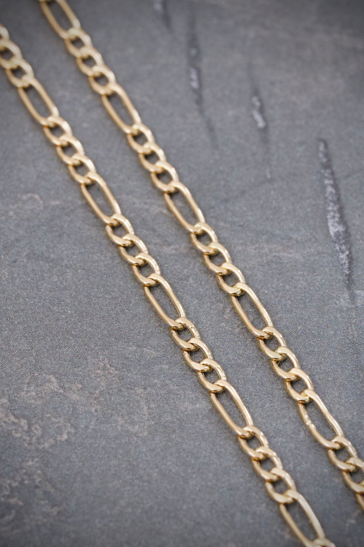 Cadena Figaro 4.5gr / 60cm / 3.4mm — Oro Amarillo