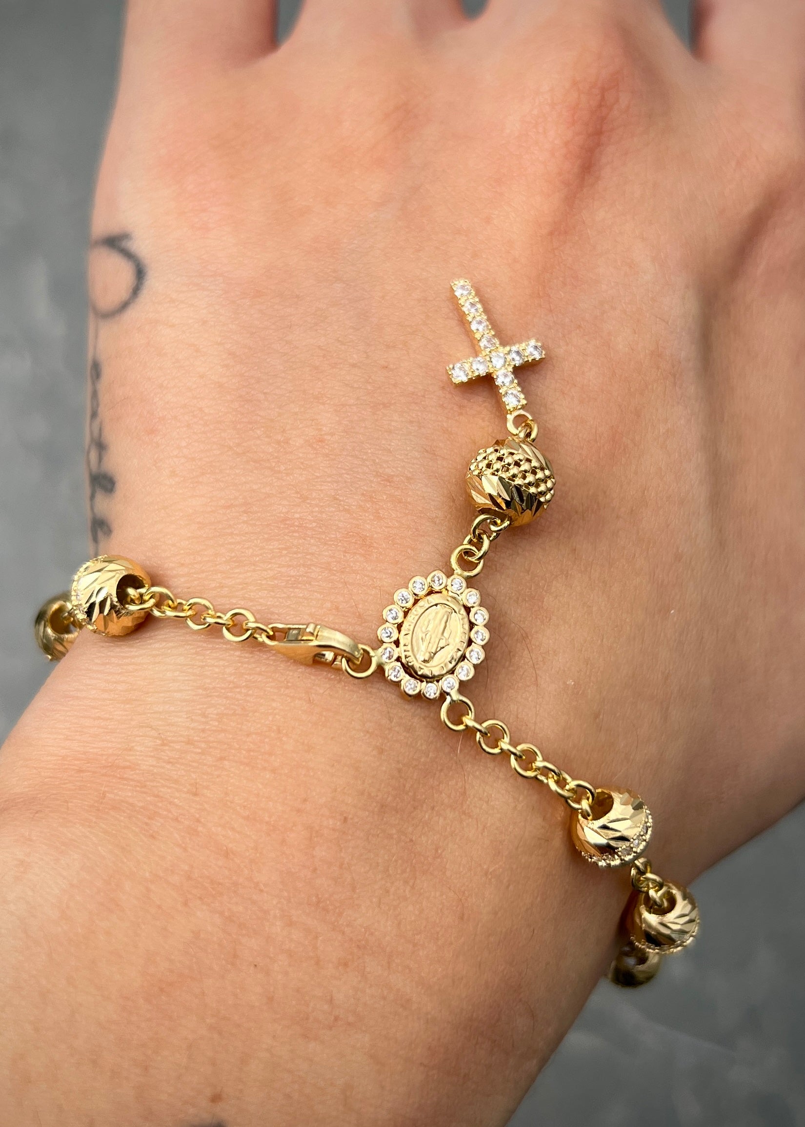 Pulso tipo denario virgen de la milagrosa con swarovski 11.65gr / Largo 19cm / Oro Amarillo Nac P