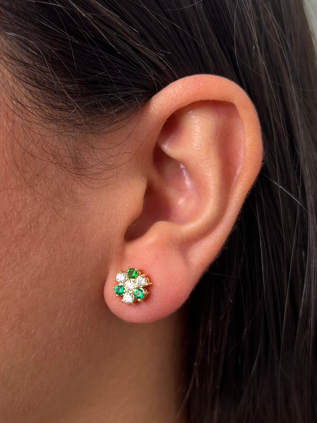 Topos flor con swarovski verde y blanco 4.95gr / Largo 0.8cm — Oro Amarillo