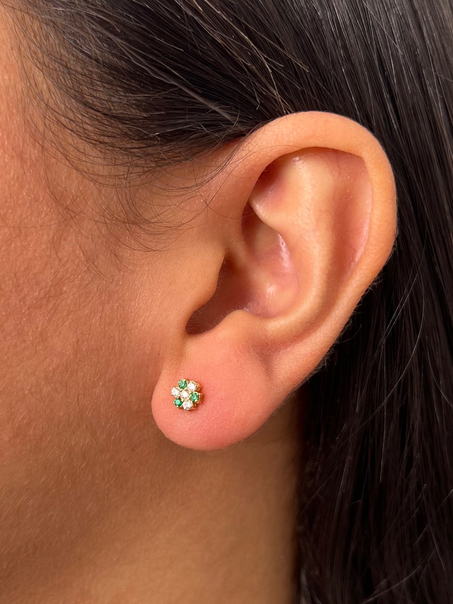 Topos flor con swarovski verde y blanco 1.55gr / Largo 0.5cm — Oro Amarillo