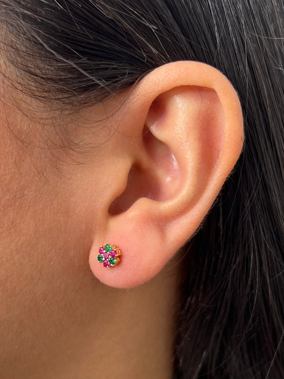 Topos flor con swarovski fucsia y verde 2.1gr / Largo 0.6cm — Oro Amarillo