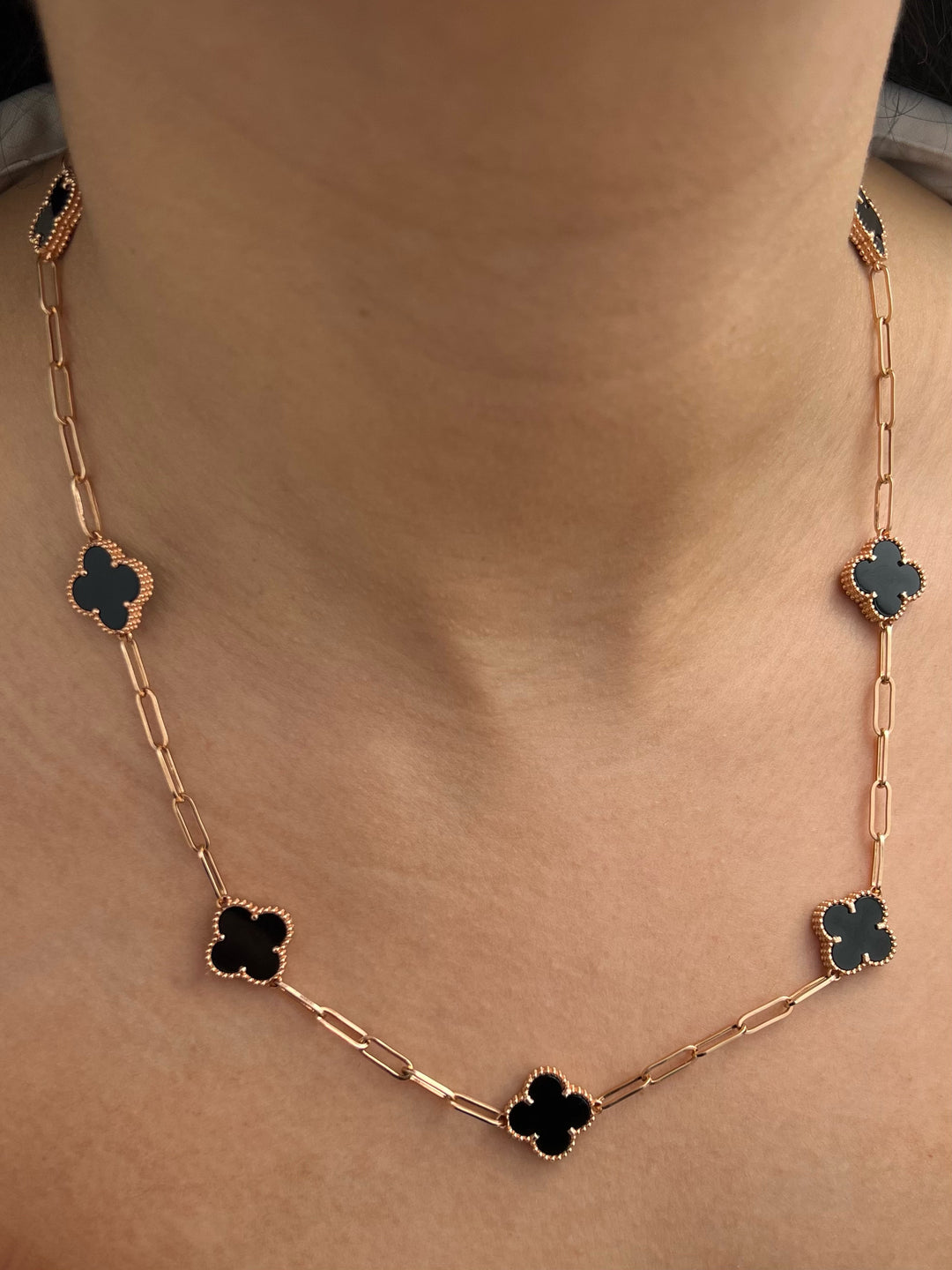 Cadena lucky clover piedra negra 15.3gr / Largo 50cm — Oro Rosado
