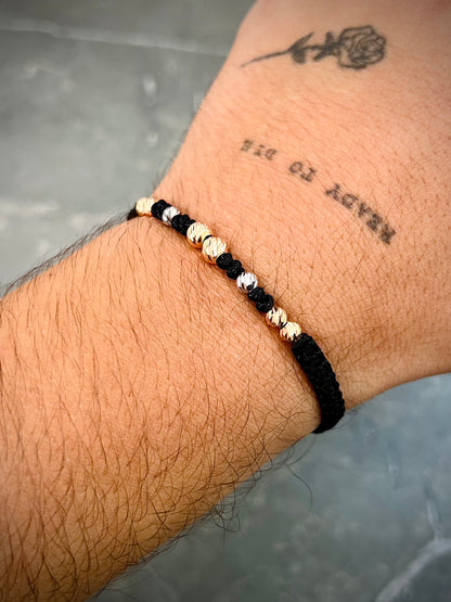 Pulsera hilo negro con bolas diamantadas 0.75gr — Dos Oros