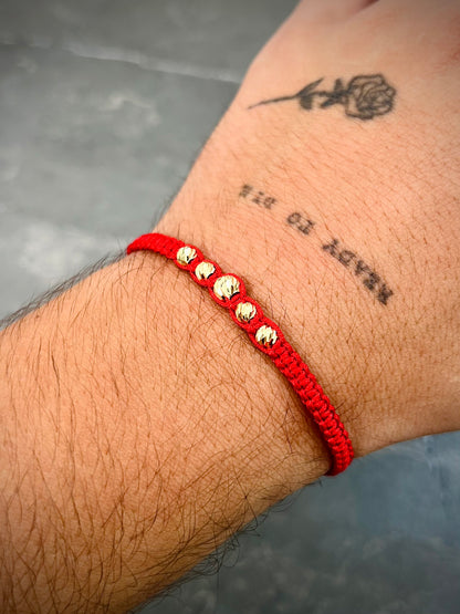 Pulsera en hilo rojo con bolas diamantadas 0.45gr / Oro Amarillo (Joya) M
