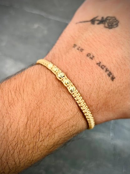 Pulsera en hilo beige con bolas diamantadas 0.45gr / Oro Amarillo (Joya) M
