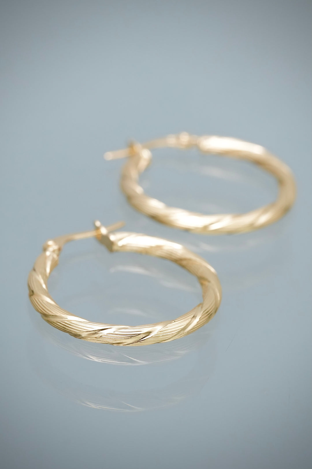Candongas Entorchadas con Lineas 1.75gr / 2.6cm / 2.5mm — Oro Amarillo