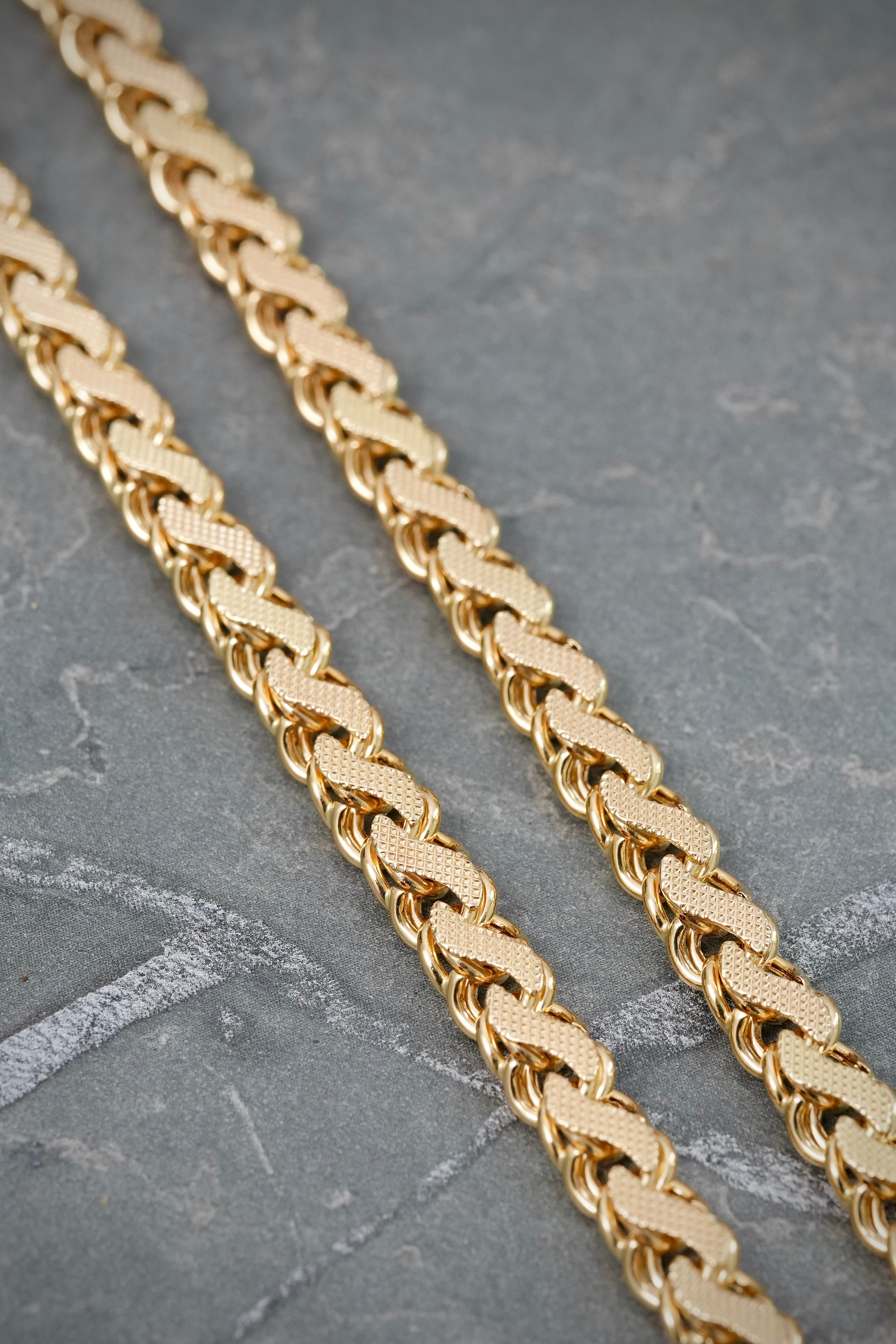 Cadena Rustica 32.5gr / 60cm / 6.1mm — Oro Amarillo