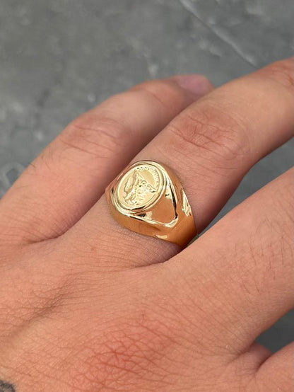 Anillo Arcangel San Miguel 2.15gr / Talla 8 — Oro Amarillo